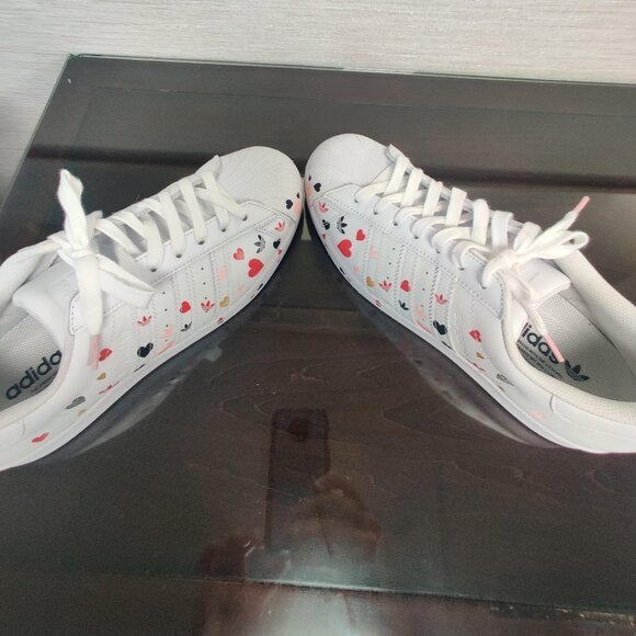 ✨No Longer Available✨ Size 10 adidas heart sneakers runs large - Picture 4 of 6